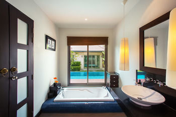 Onyx Villas By Tropiclook Rawai Exterior photo